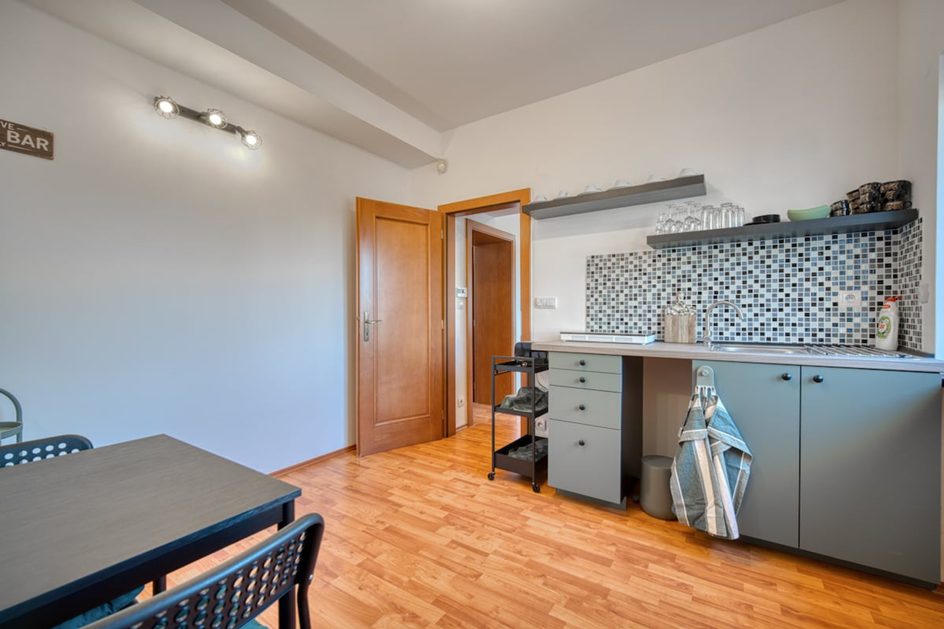 Dining area image 3