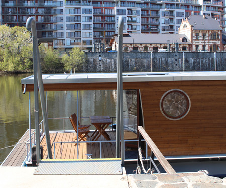 Houseboat Bonanza - A unique experience in Prague