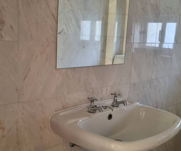 Spacious single bedroom next to Montijo BusStation