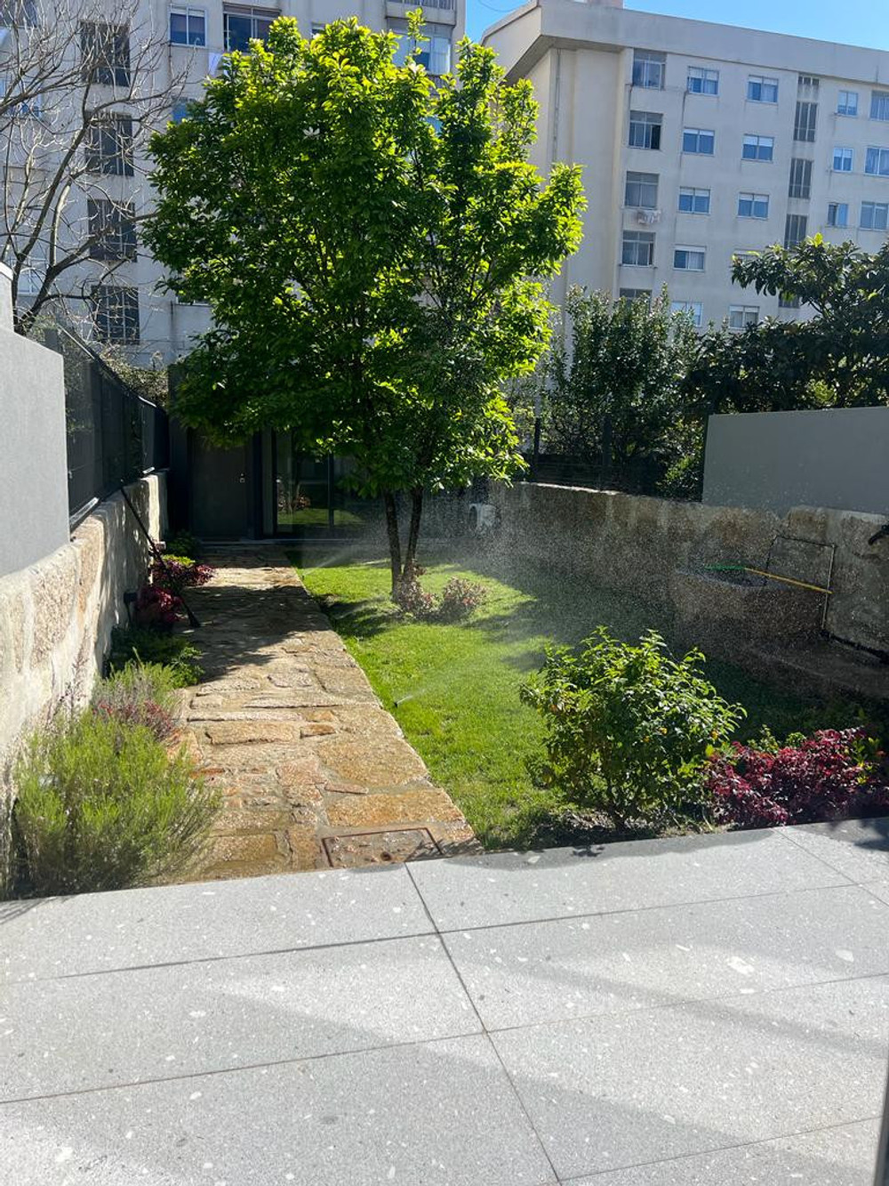 2 bedroom apartment with private garden
