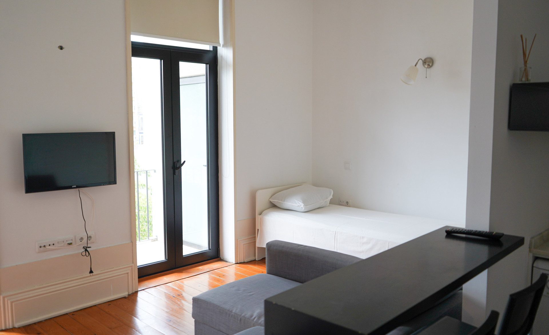 Studio room TV bed balcony door