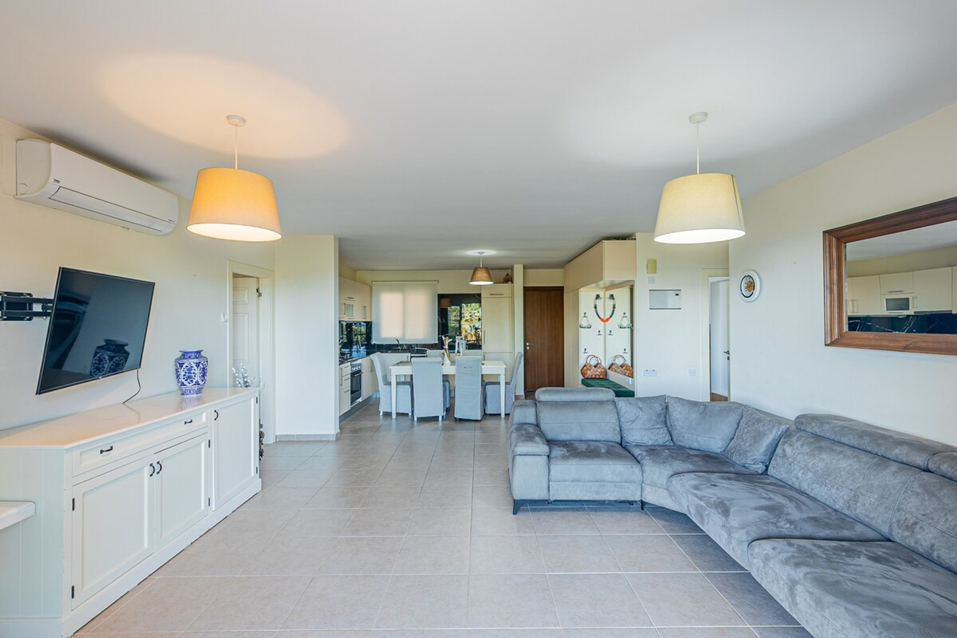 Living room image 1