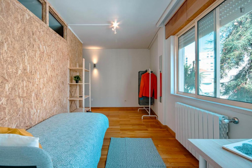Fantastic bedroom in a 6-bedroom-room 4 preview