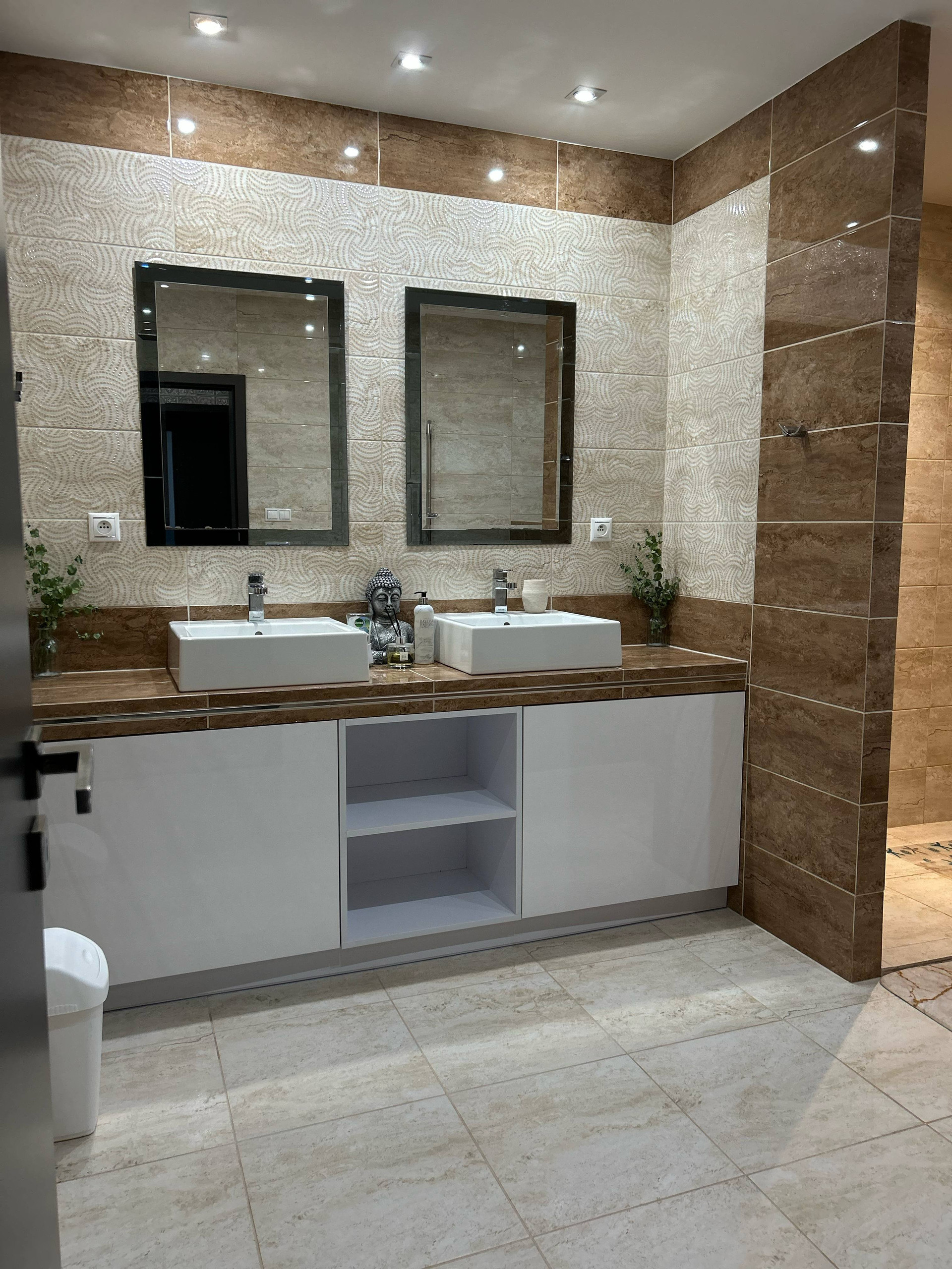 Bathroom with double sink vanity