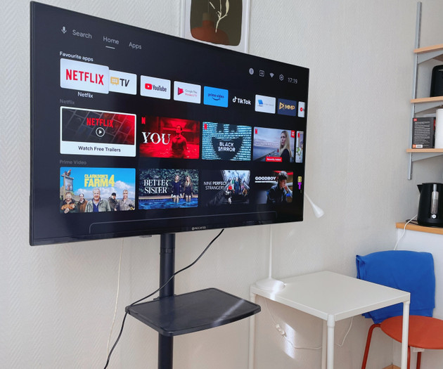 Top-Floor Studio - City Center - Fast WiFi