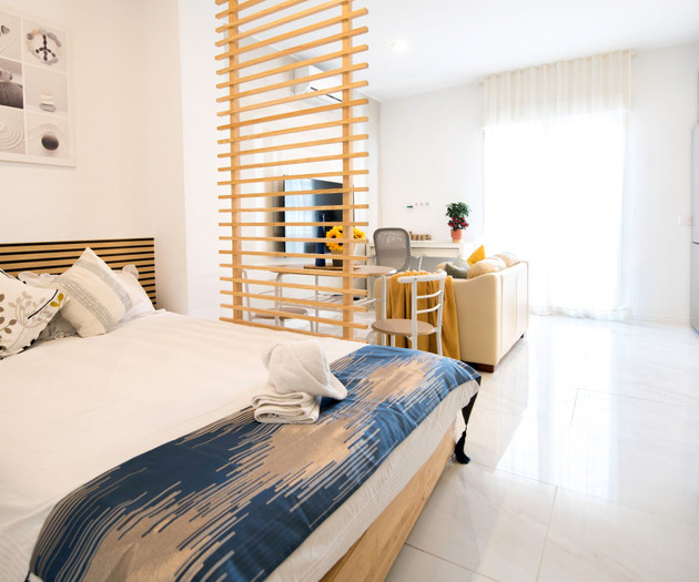 SleekLofts Romantic Studio for 2 with Kitchen
