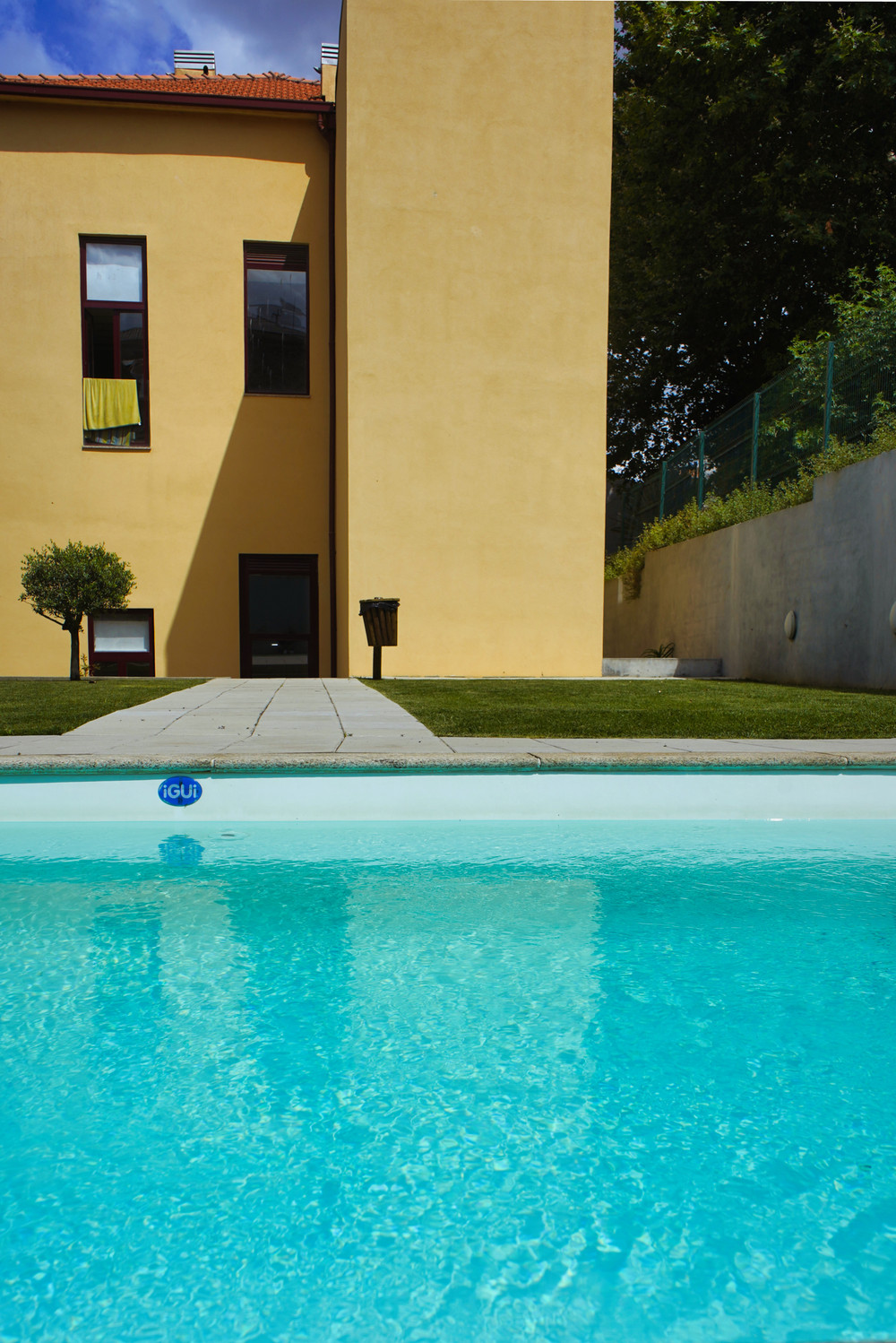 Modern one-bedroom apartment with pool WOW preview