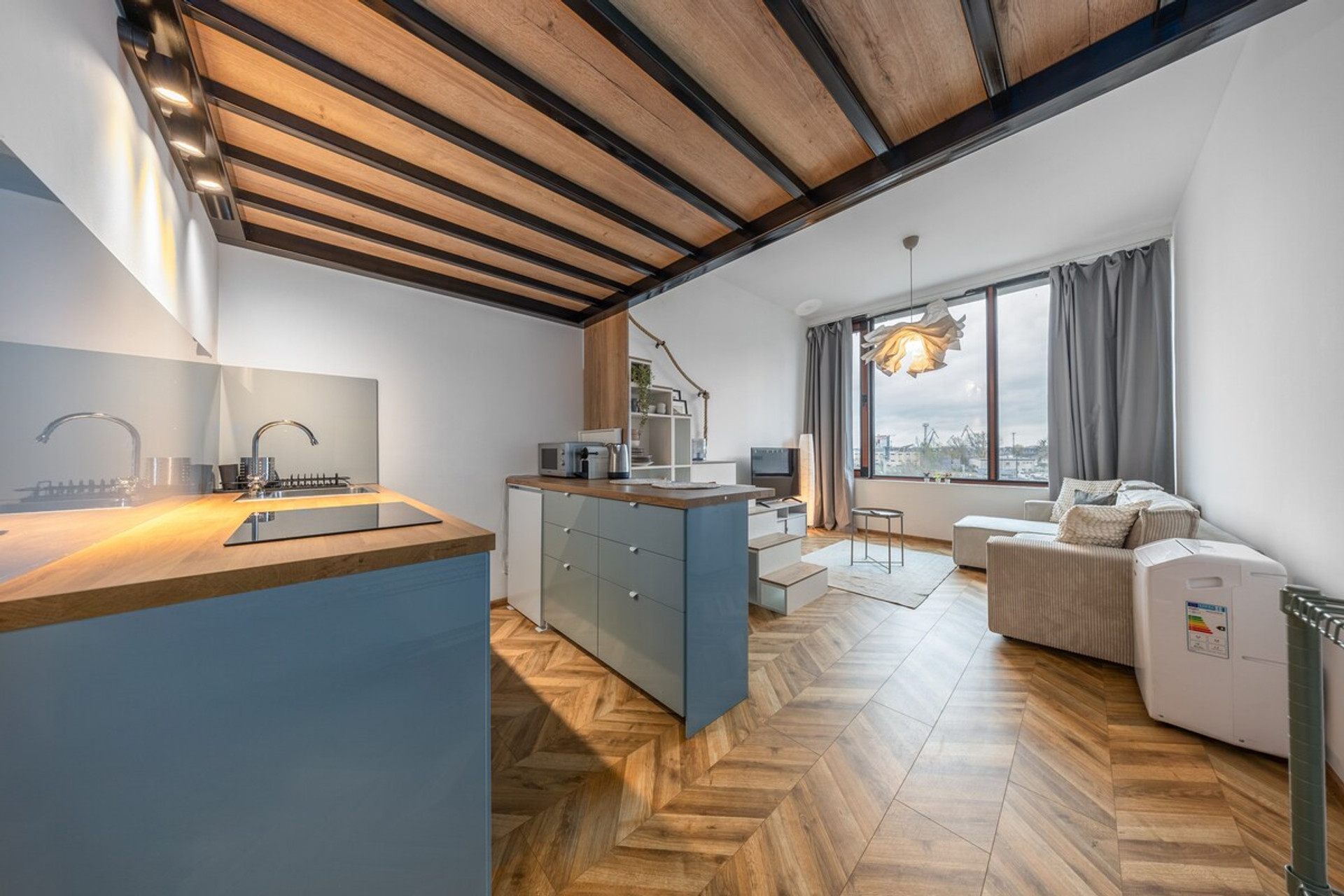 Kitchenette image 2