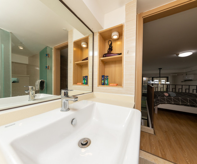 Cozy ,super clean  apartment  near metro  station