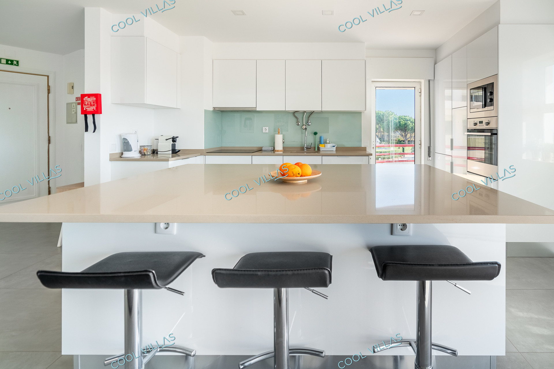 Modern kitchen with breakfast bar