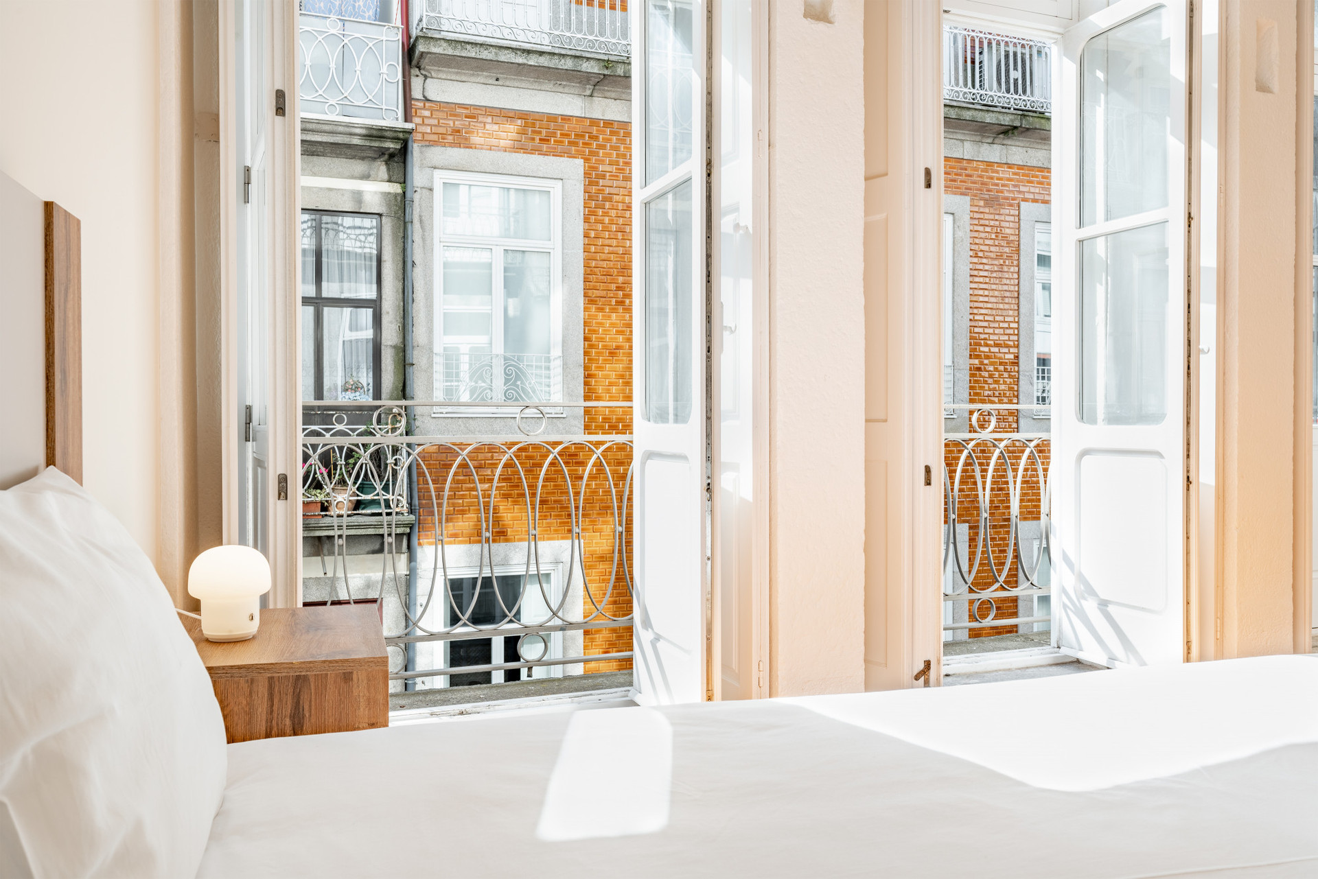 Sunny suite (access to balcony)