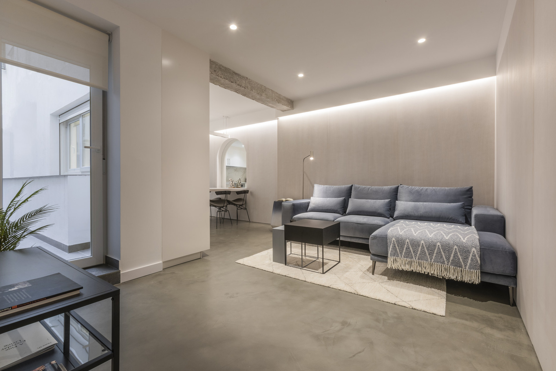 Spacious living room