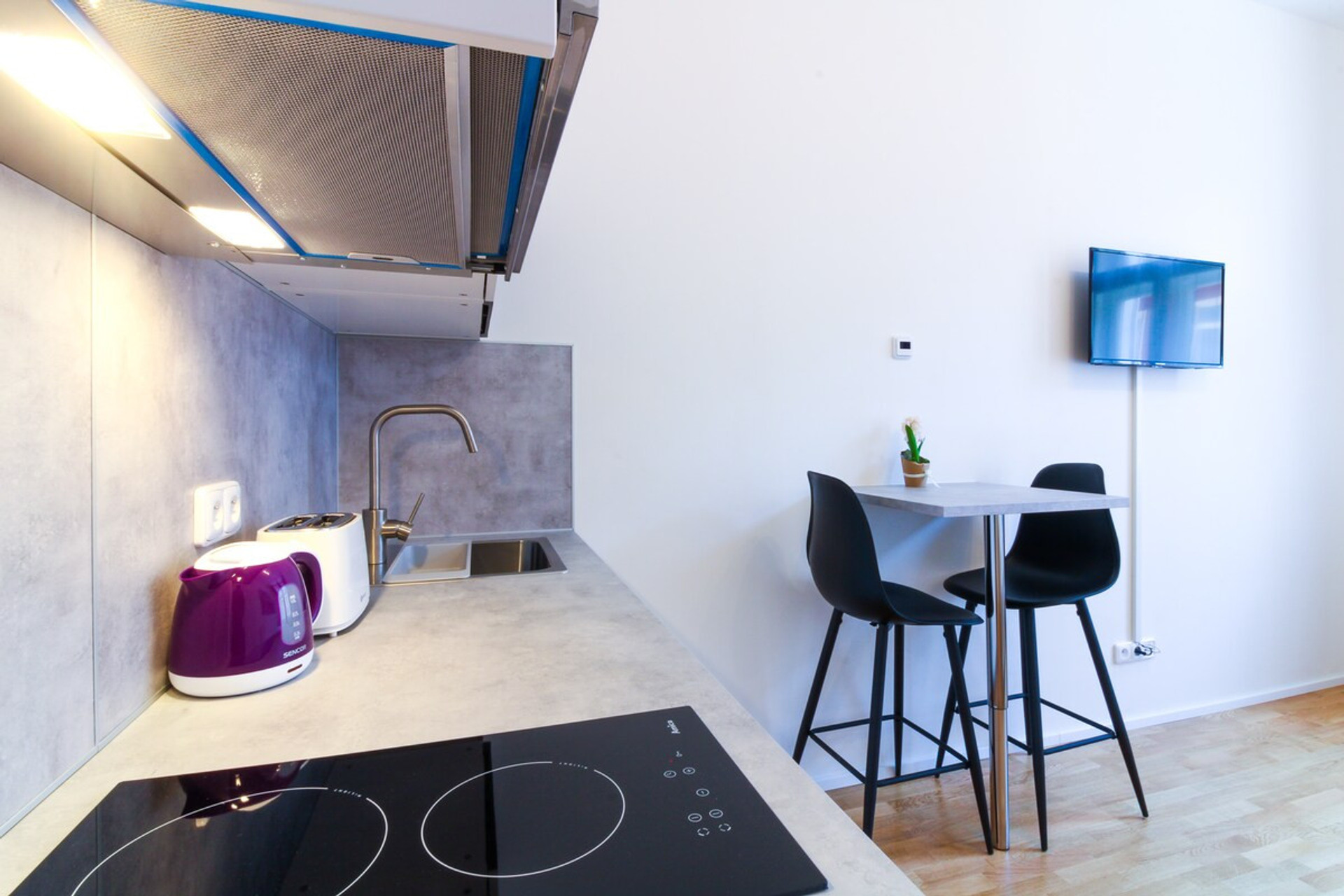 Full kitchen