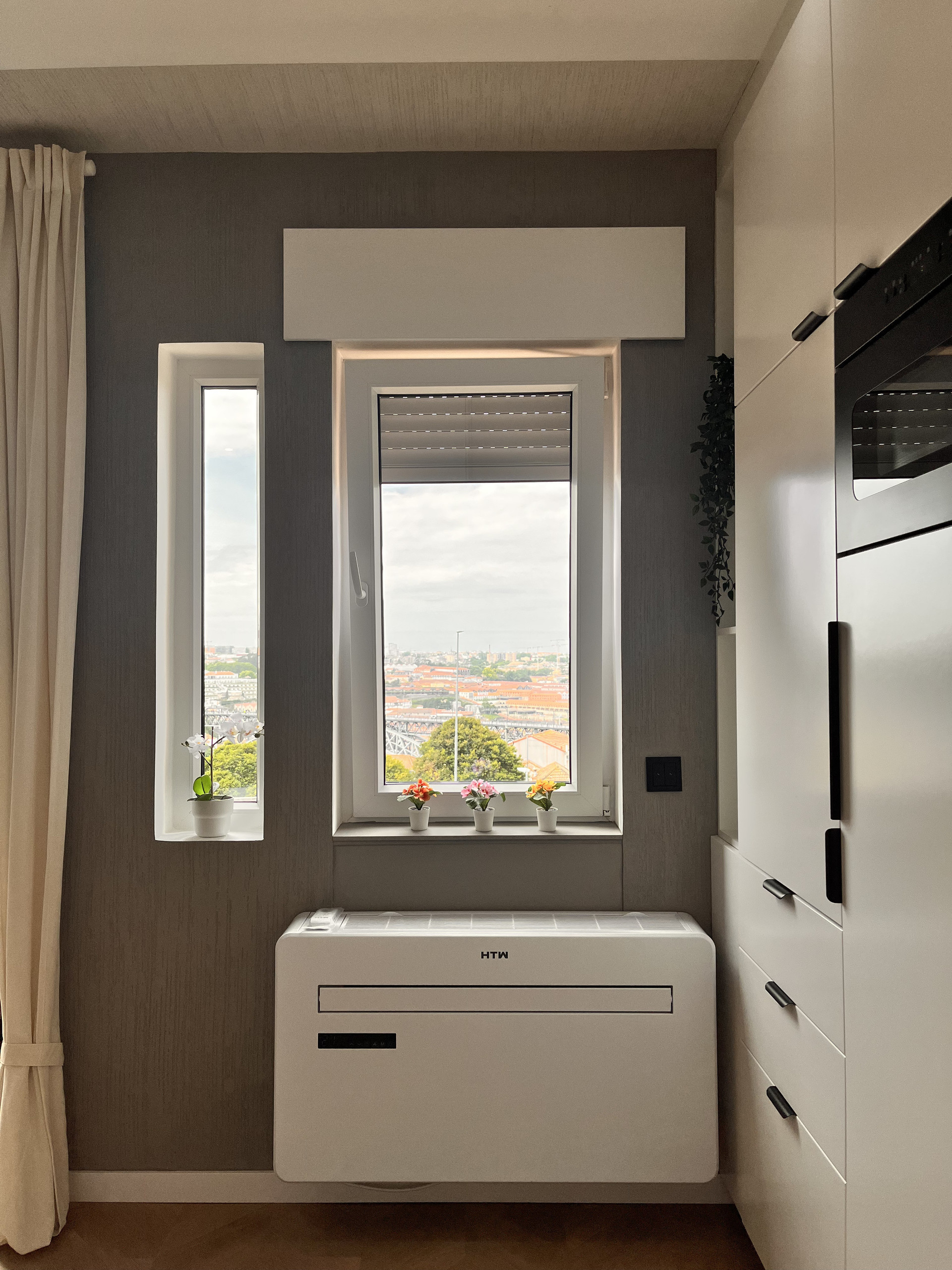 Air conditioner and pvc windows with acoustic insulation