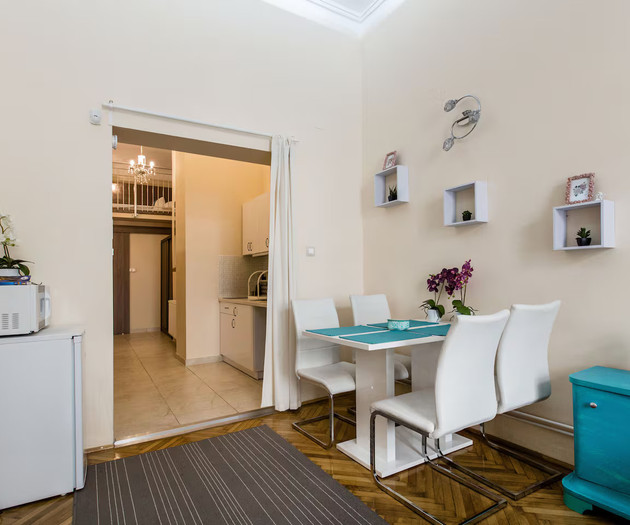 Welcome to our stylish home near the Basilic