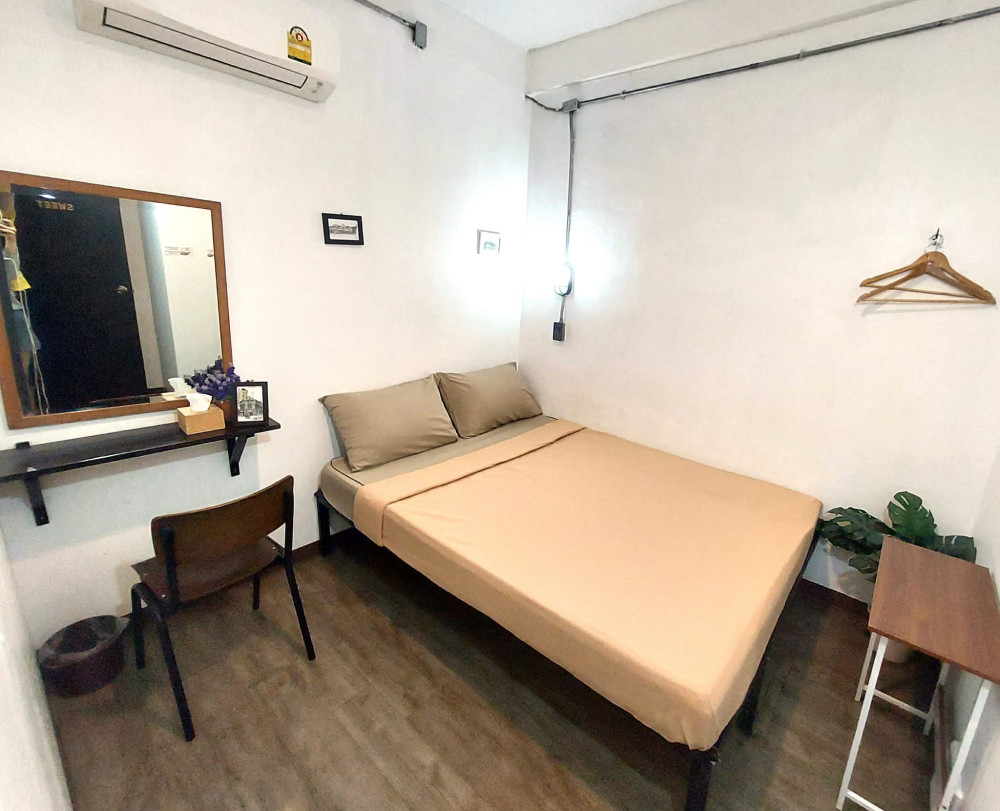 Comfortable Double Room with Shared Bathroom preview