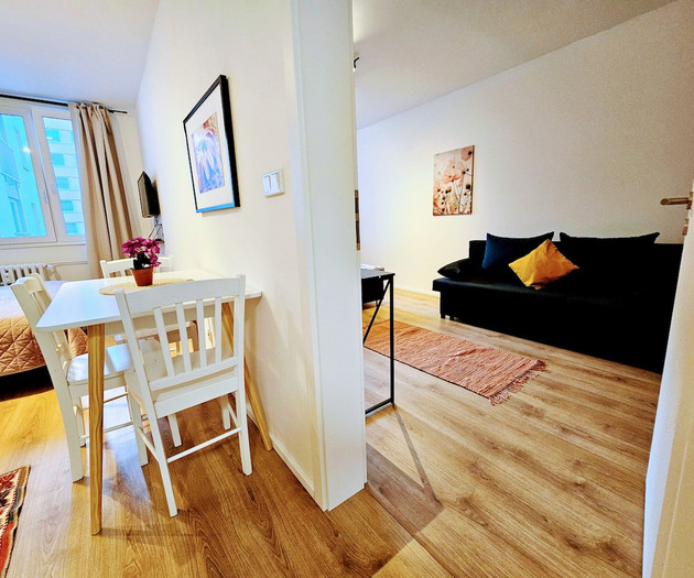 Luxe 2BDR for 1-8 guests | Own Garden, Parking Gym