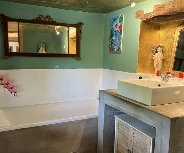 Bathroom with gold leaf walls