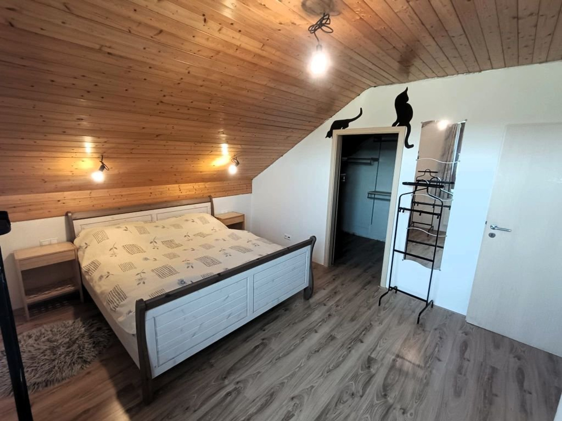 Hlavní ložnice s manželskou postelí