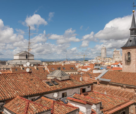 Penthouse with terrace and views in city-center