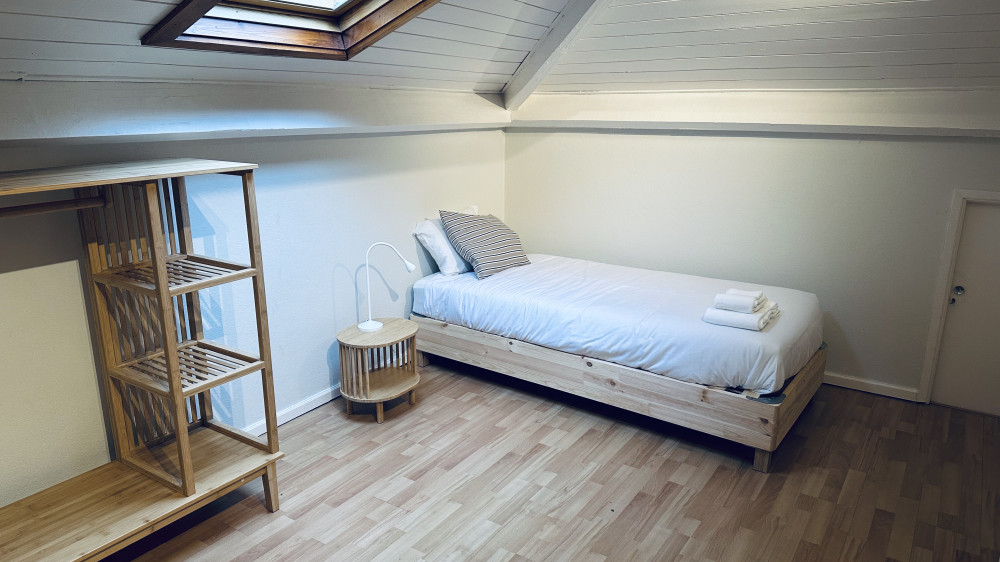 Room 1 bed at Universidade Católica and Praia 01 preview