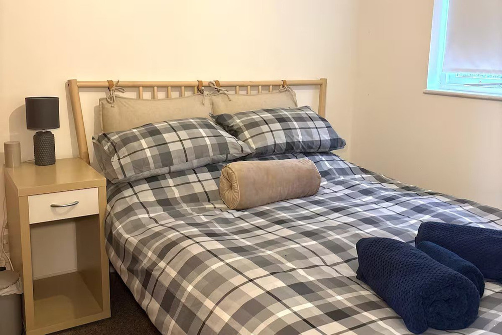 Cozy Northolt Hideaway 1BR FREE Wifi StreetParking preview