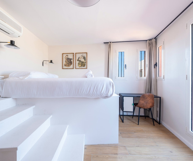 Confy attic with terrace 1 bedroom right in Born