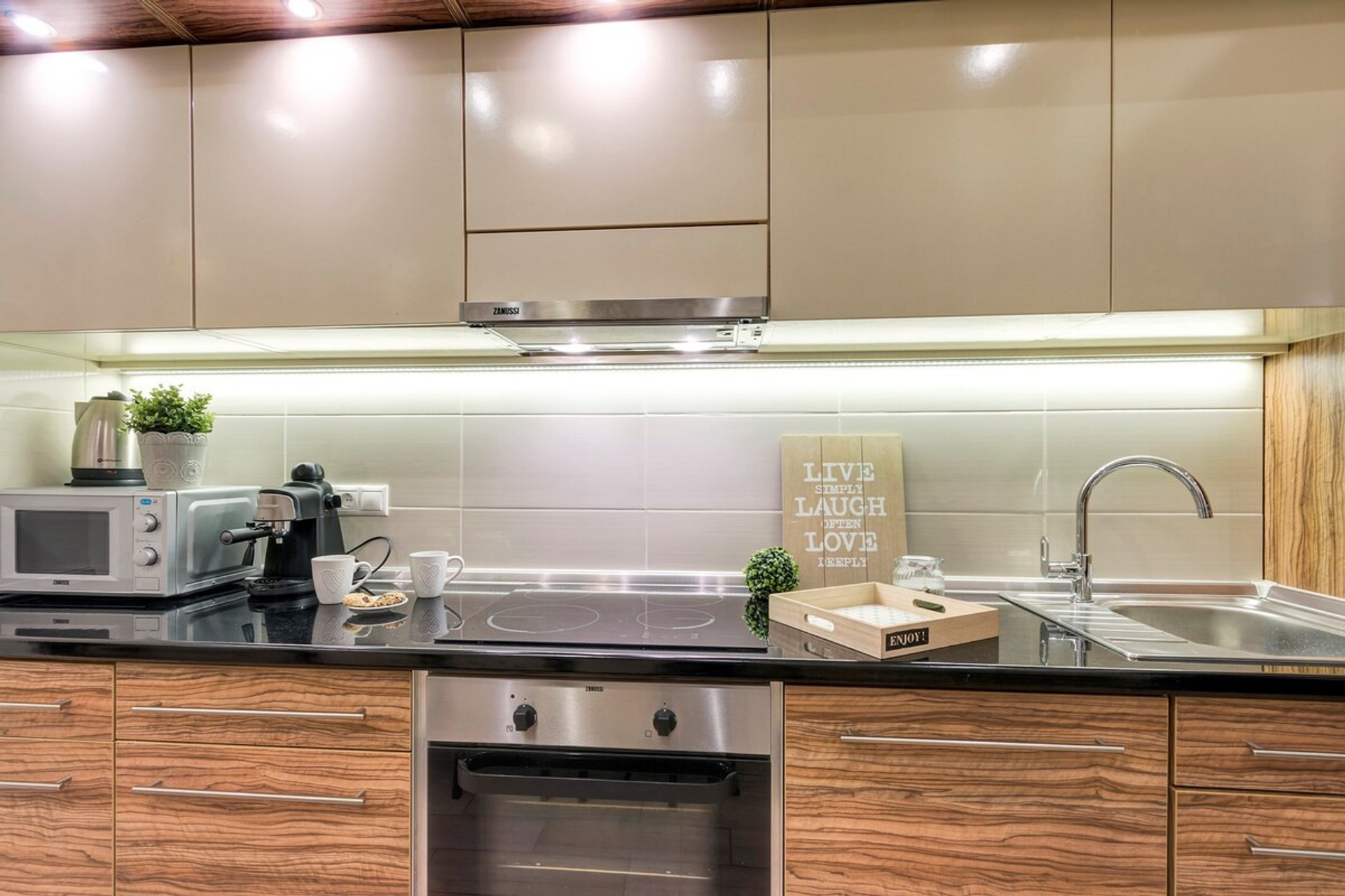 Full kitchen image 2