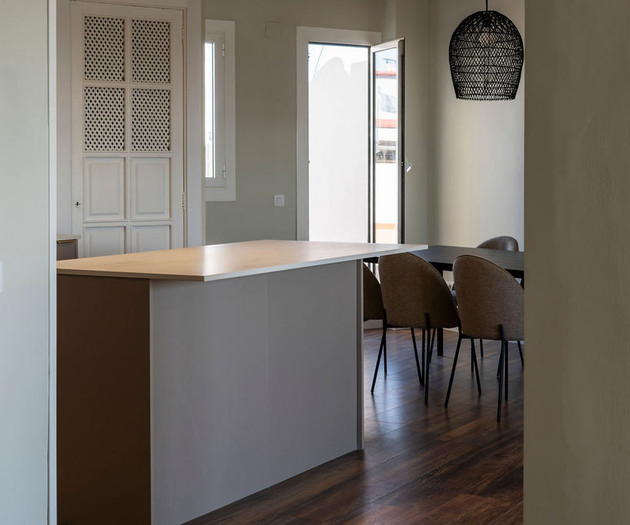Big apartment with terras, Calle del Hospital 1.28