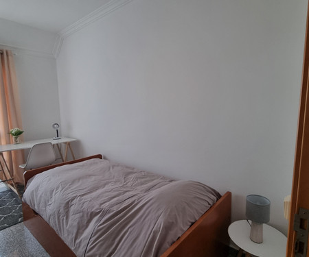 Luminous single bedroom next to Montijo BusStation