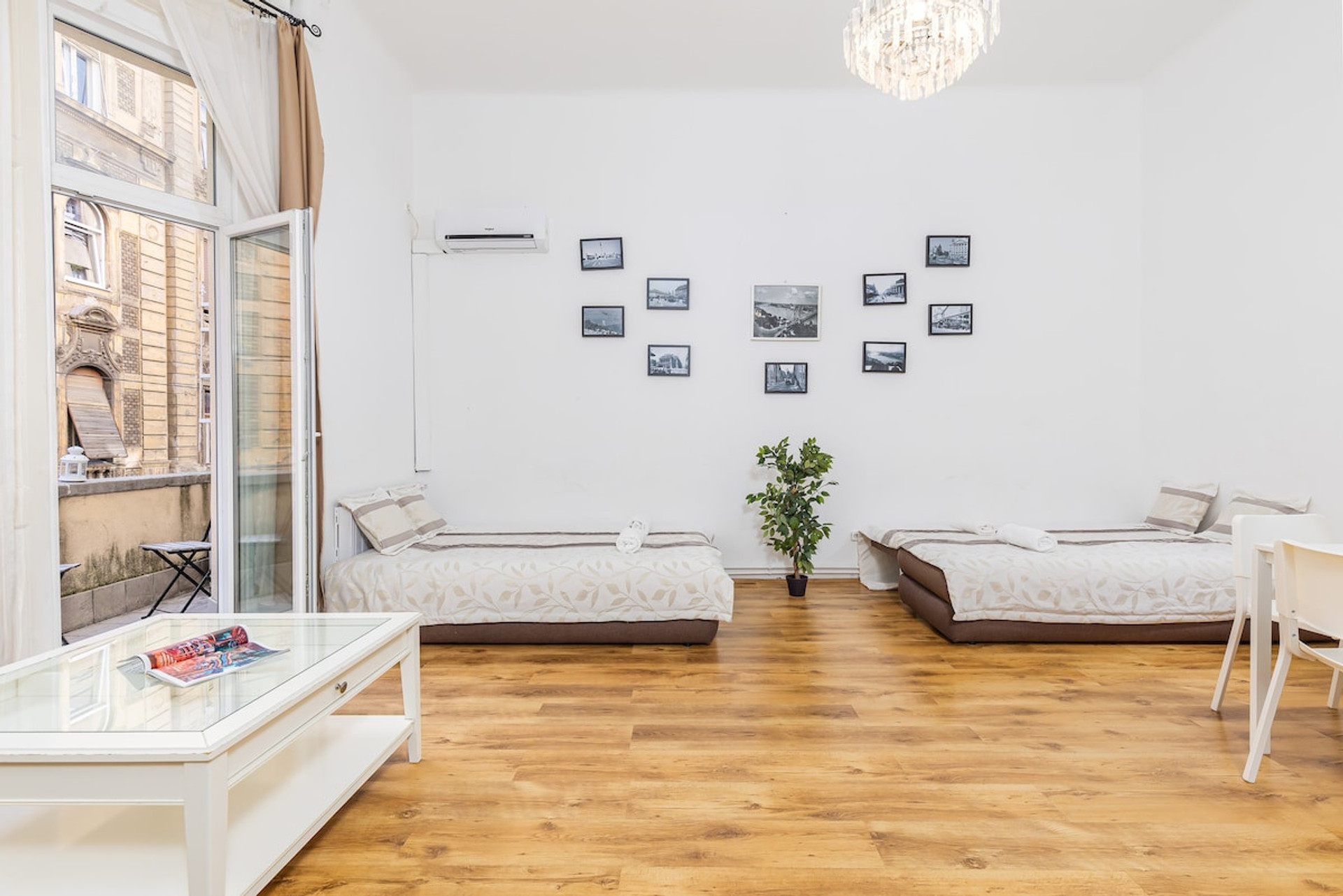 Living room image 5