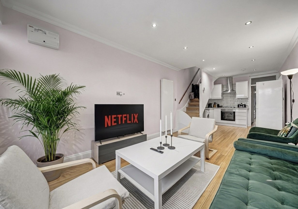 3 Bed Luxury House with Patio in London City preview