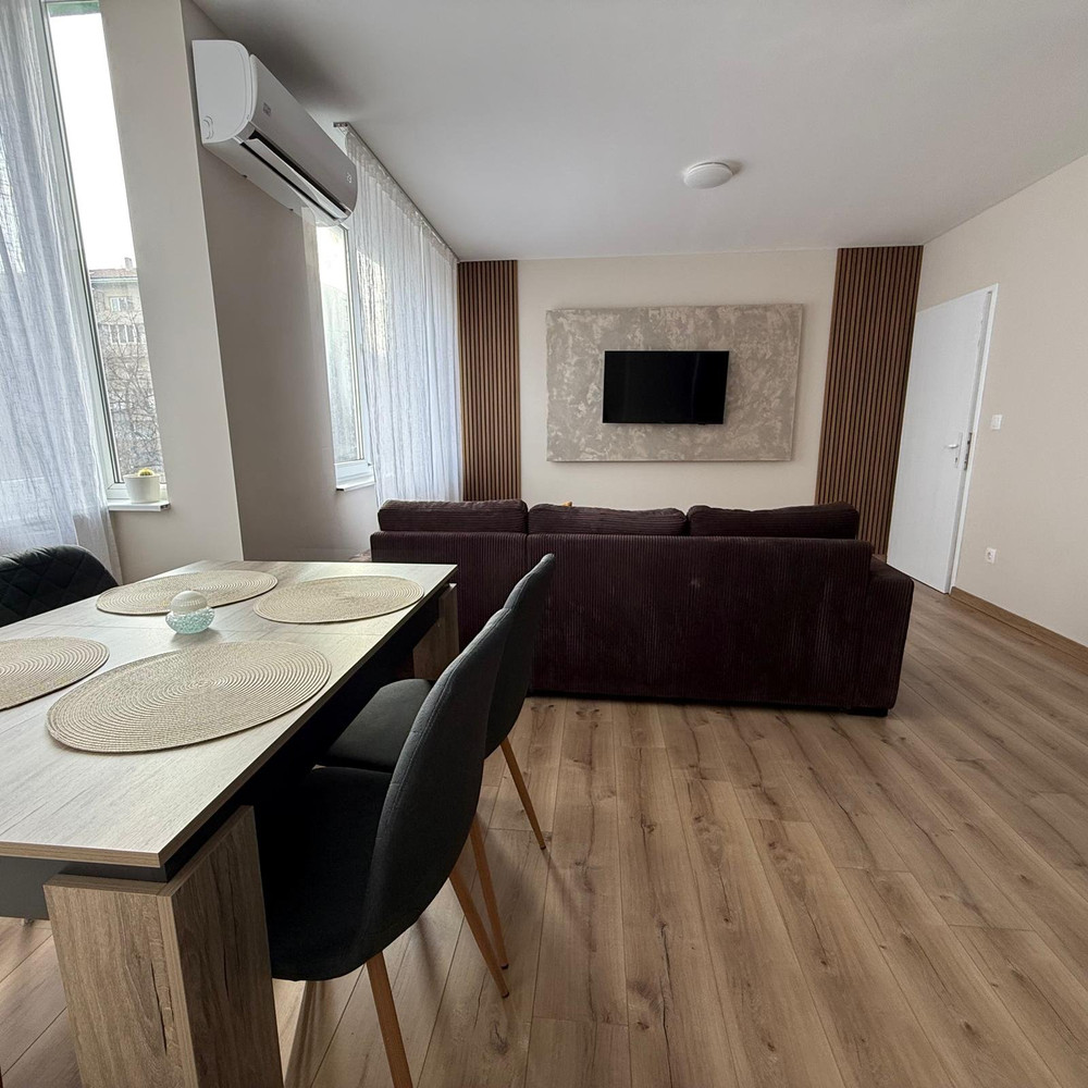 Bright 1BR Apartment with 600 Mbps Fiber & A/C | 2 preview