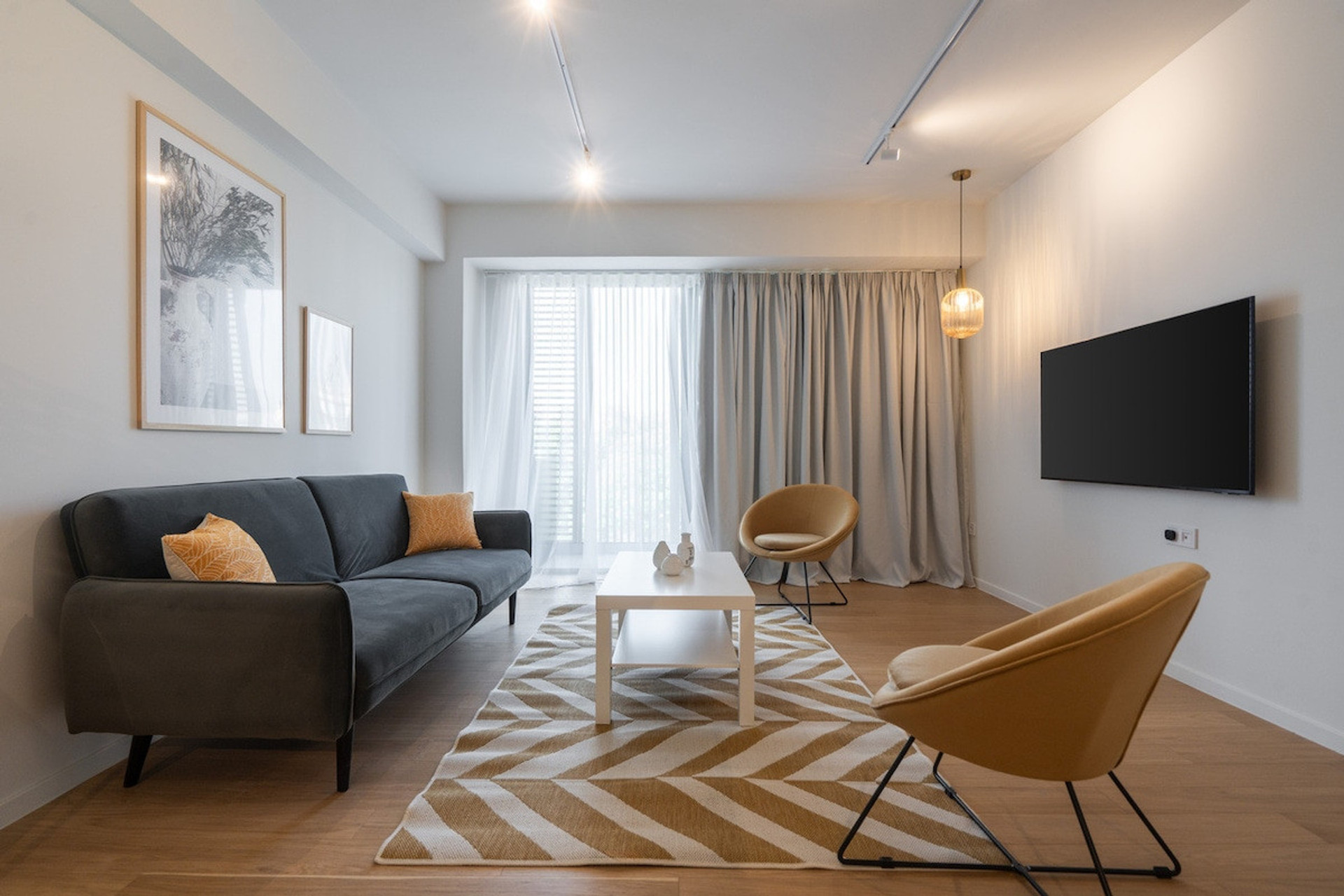 Living room image 3