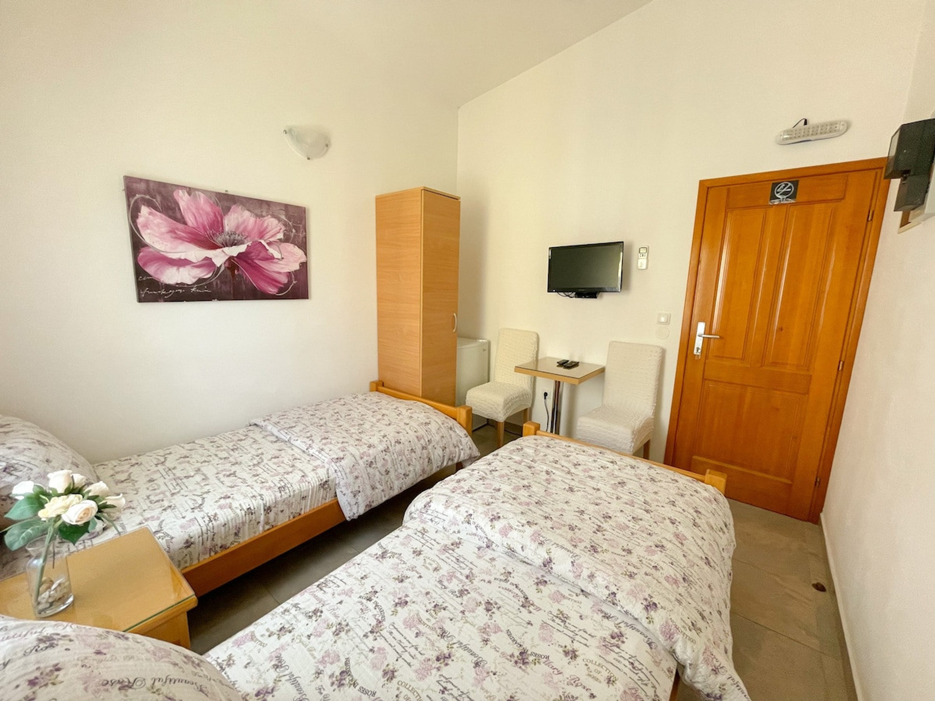 Economy bedroom, dining table