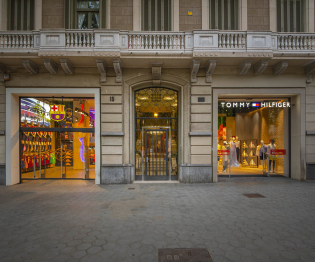 Building entrance at street