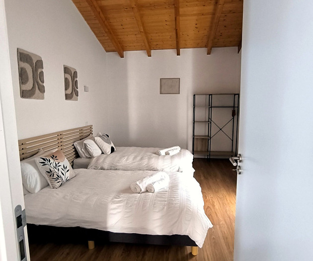 Twin bed bedroom with shelving
