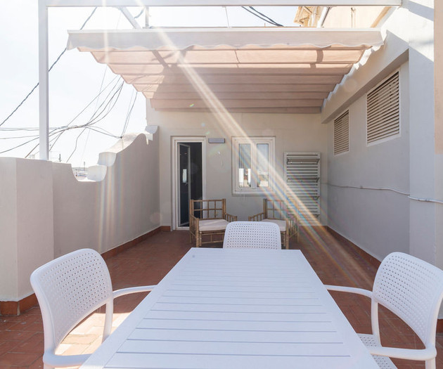 Big apartment with terras, Calle del Hospital 1.28