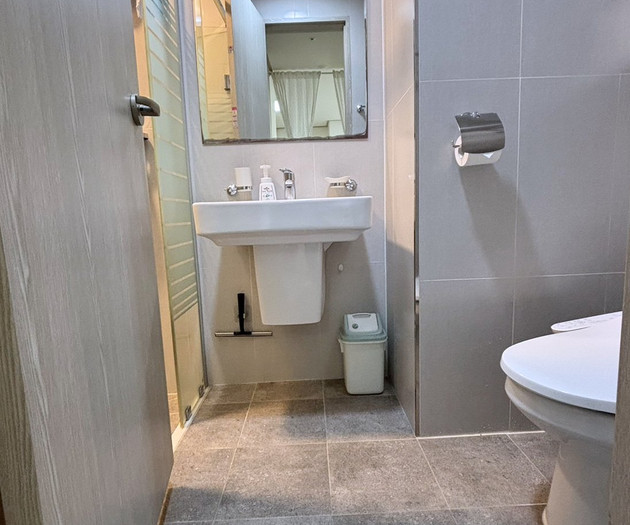 Ansan Balcony Apartment with Kitchen & Washer
