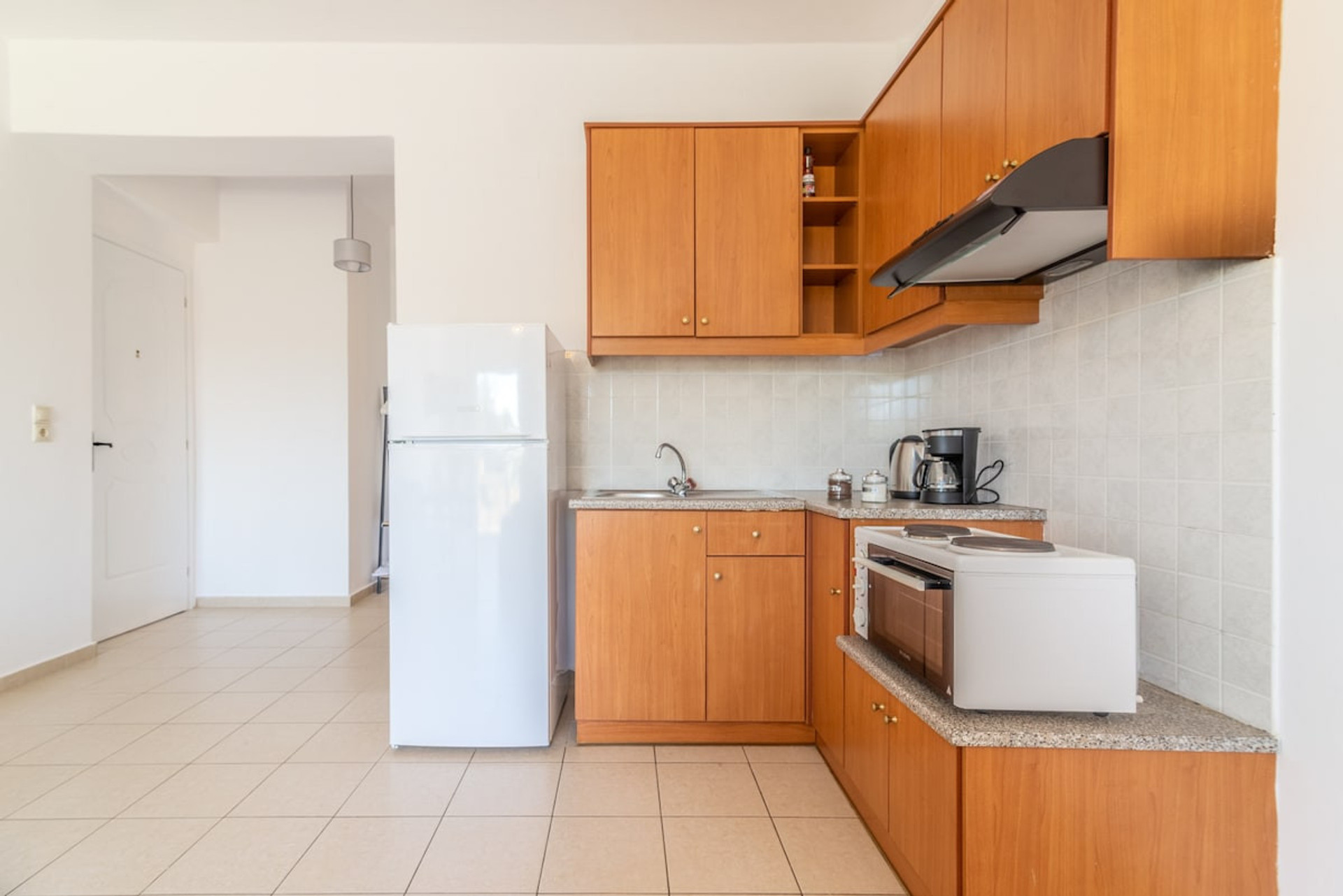 Full kitchen image 1