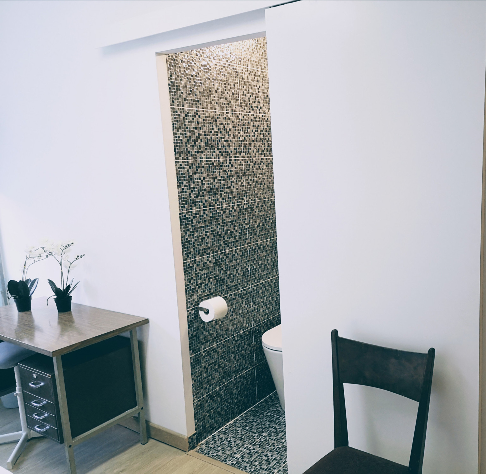 room1 desk and bathroom