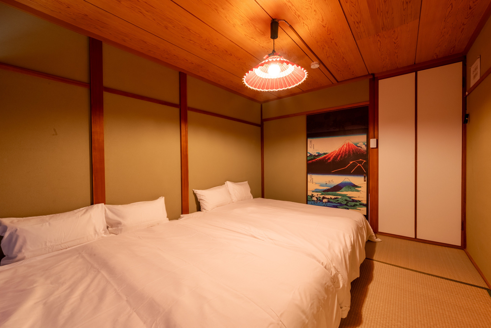 Japanese tatami bedroom twin beds
