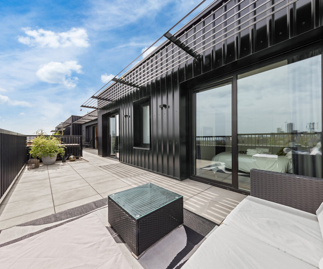 Penthouse Apartment with City Views, Parking + 2BR