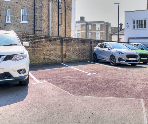 Central Maidstone 2-Bed Family Apartment | Sleeps