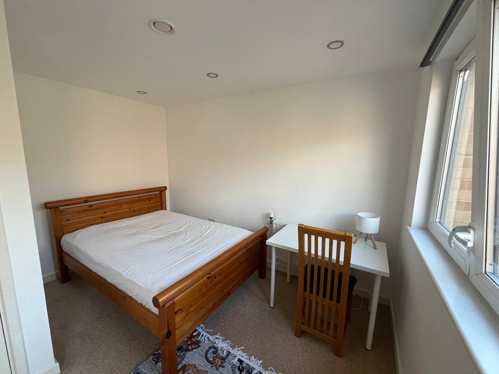 Double room with private bathroom in a house share preview