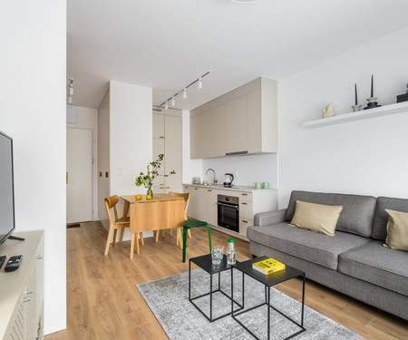 Modern apartment near the city center & airport