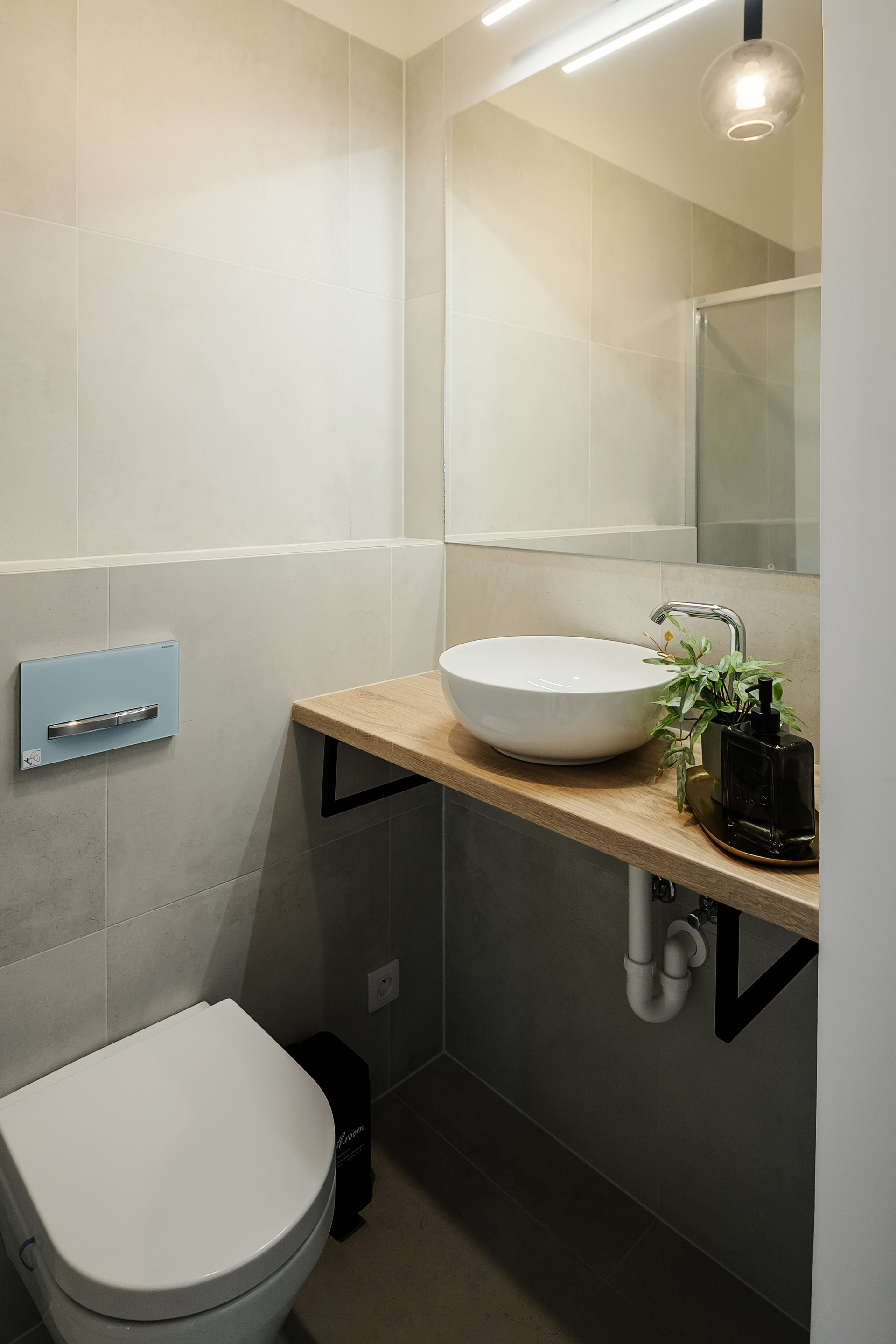 Modern bathroom with vessel sink