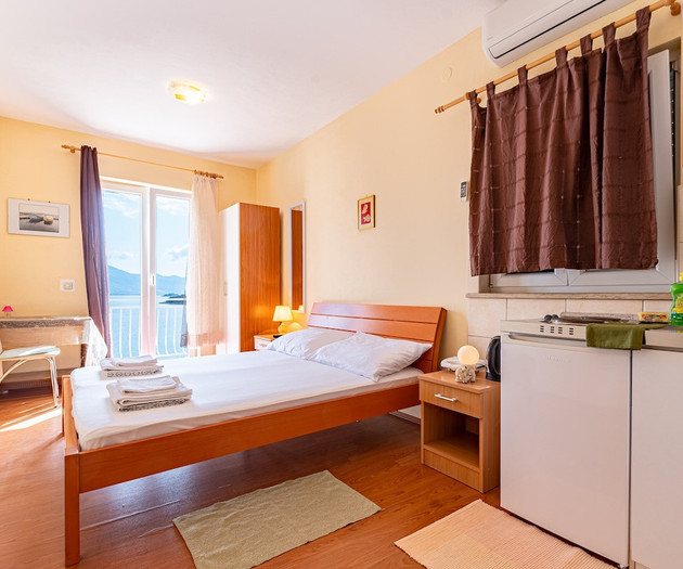S1 studio next to the beach, with the sea view