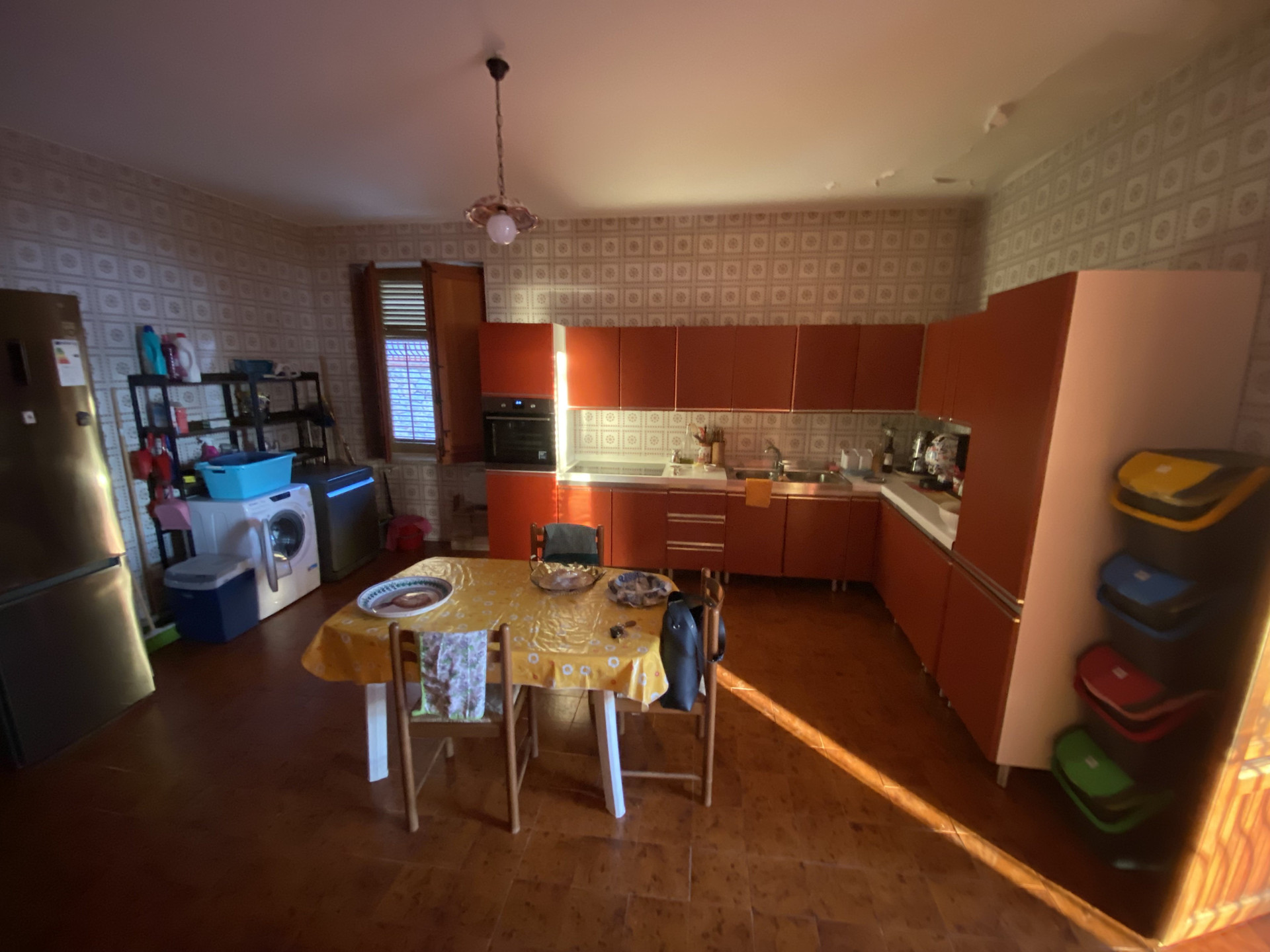 Kitchen with dining table