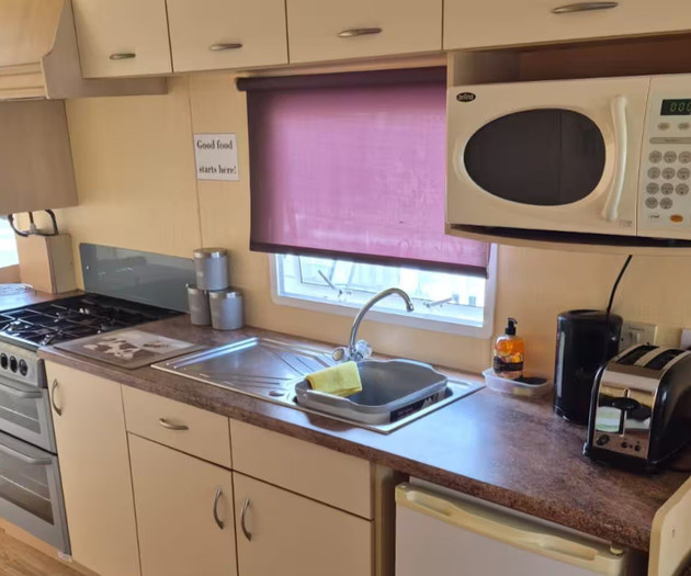 Cozy 2 Bedroom Place | Free Parking | Pet Friendly